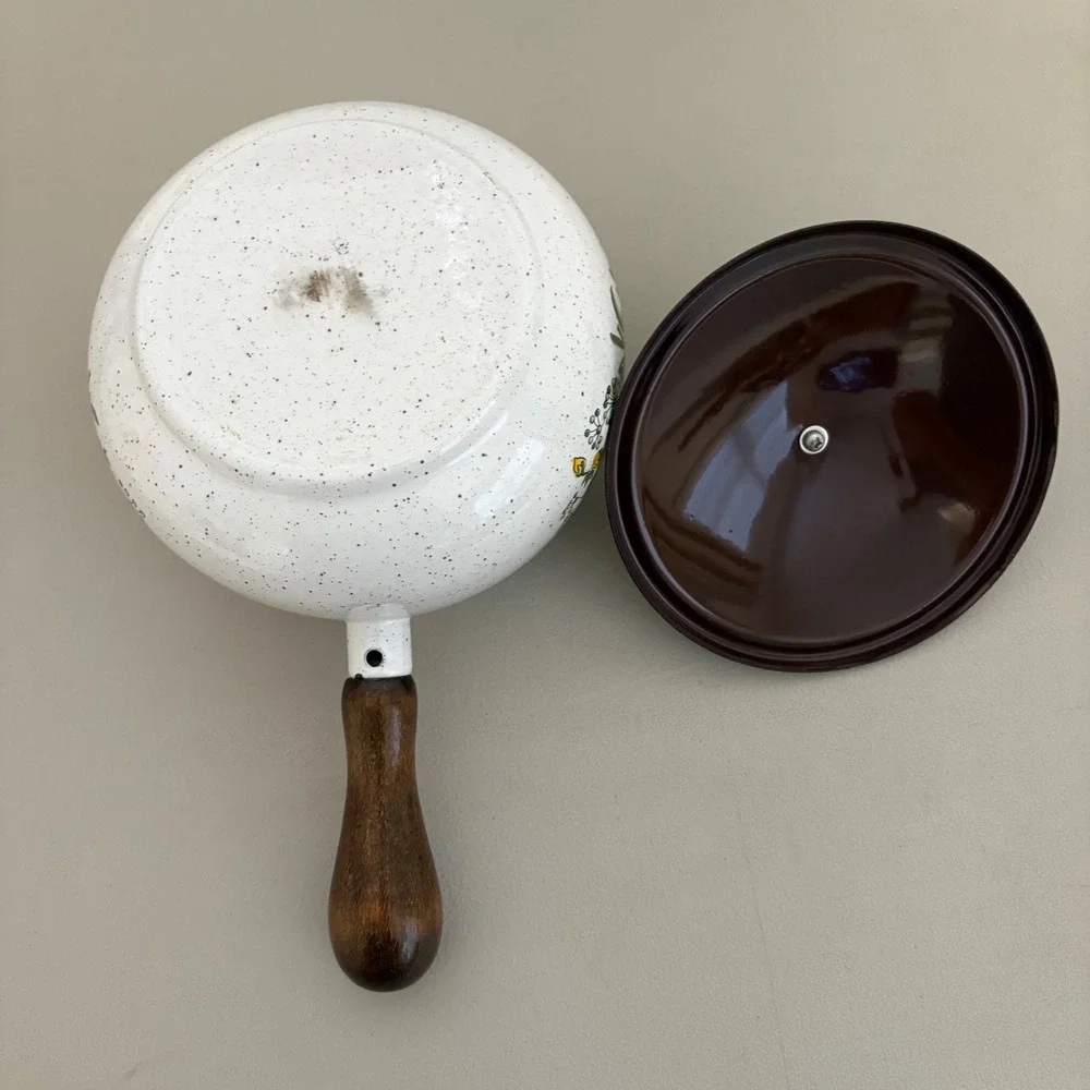 VTG Enamelware‎ Sauce Pan with Lid Fruit Floral Motif Wooden Handle Speckled